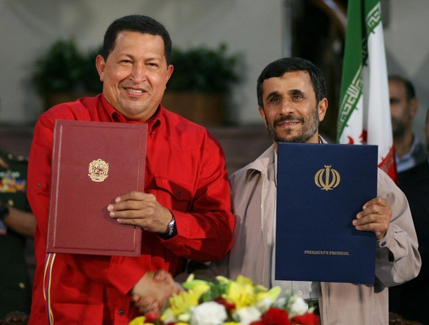 Ahmadinejad, Chavez Confer on Further Expansion of Ties 