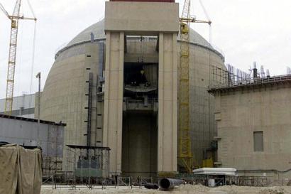 Iran pushes ahead in building nuclear reactor