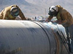 Iran taps into border oil field
