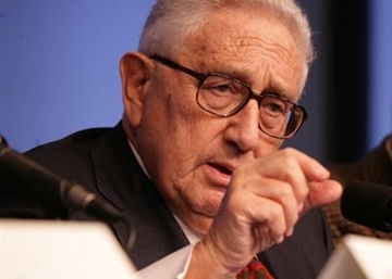 Kissinger: Dont set 