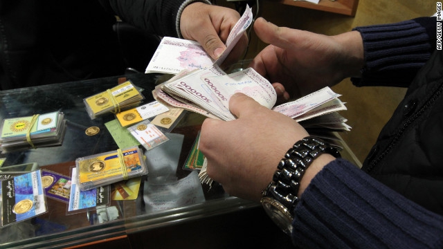 Iran currency traders face pressures, operate underground