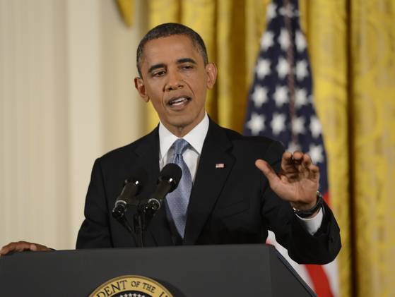 Obama eyes diplomacy on Iran nukes but says no imminent talks