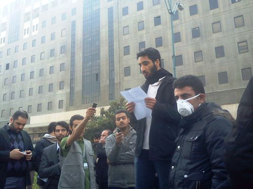 Iranian students protest amendment to presidential election law