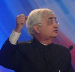 India to review Iranian crude dependence issue in new year: Salman Khurshid,External Affairs Minister 