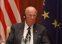 George Shultz against containment, backs quiet diplomacy with Iran