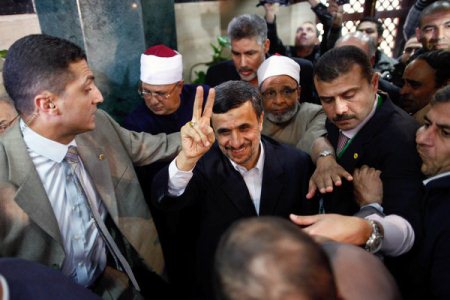 Ahmadinejad says sanctions-bound Iran offered Egypt loan