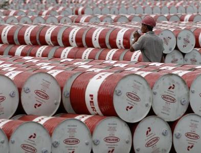 Iran boosts oil storage with facility to hold 500,000 barrels