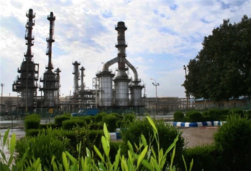 Iranian refinery sues French company