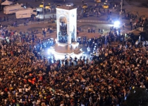 1000s of anti-govt. protesters gather at Istanbul