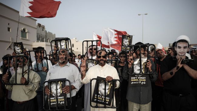 Bahraini regime jails teenager for insulting king on Twitter