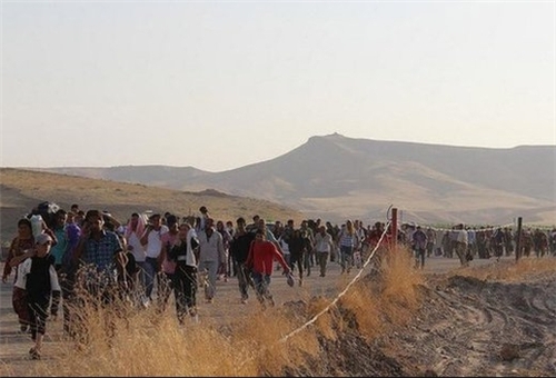 UN: Syrian refugees pour into Iraq at new crossing