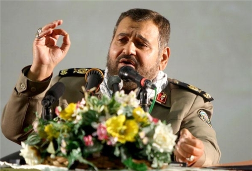 Iranian commander warns US to avoid further massacre in region