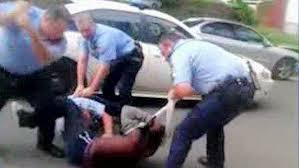 US police brutally beat unarmed woman