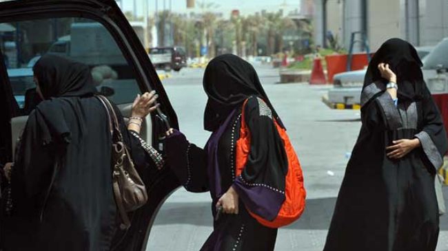 Saudi women urged to challenge driving ban