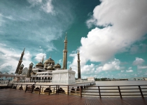 Photos: 50 amazing mosques from around the world  <img src="https://cdn.theiranproject.com/images/picture_icon.png" width="16" height="16" border="0" align="top">