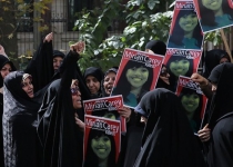 Photos: Iranian women activists stage protest in front of UN office  <img src="https://cdn.theiranproject.com/images/picture_icon.png" width="16" height="16" border="0" align="top">