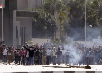 Photos: Egyptian police fire tear gas to disperse pro-Morsi student protesters   <img src="https://cdn.theiranproject.com/images/picture_icon.png" width="16" height="16" border="0" align="top">