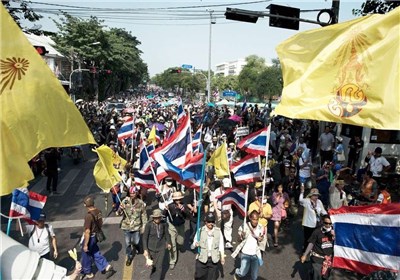Thai tensions eased as police lift barricades