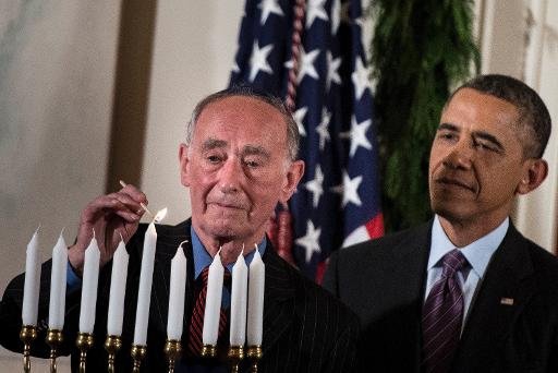 Obama defends Iran deal at Hanukkah celebration
