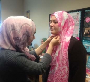 Michigan students try Hijab for a day