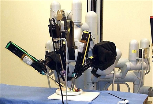 Iranian researchers build surgeon robot for laparoscopy