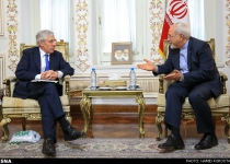 FM: Iran not to give up to pressures