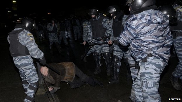 Ukraine ex-minister Lutsenko hurt in clashes in Kiev