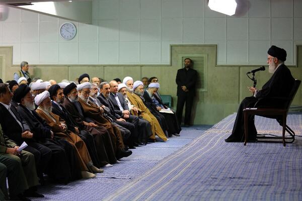 Supreme Leader receives a group of economic officials