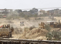 Egypt army destroying houses on Gaza border