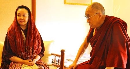Dalai Lama, Iranian leading actress meet in India