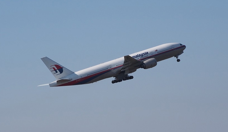 Malaysian MH370 co-pilot made mid-flight phone call - report