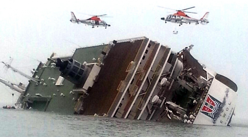 284 missing, 4 dead in South Korea ferry disaster