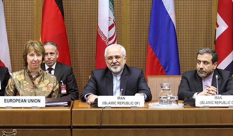 Zarif asks expatriates to help portray Iran