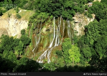 Photos: Bisheh waterfall, Lorestan  <img src="https://cdn.theiranproject.com/images/picture_icon.png" width="16" height="16" border="0" align="top">