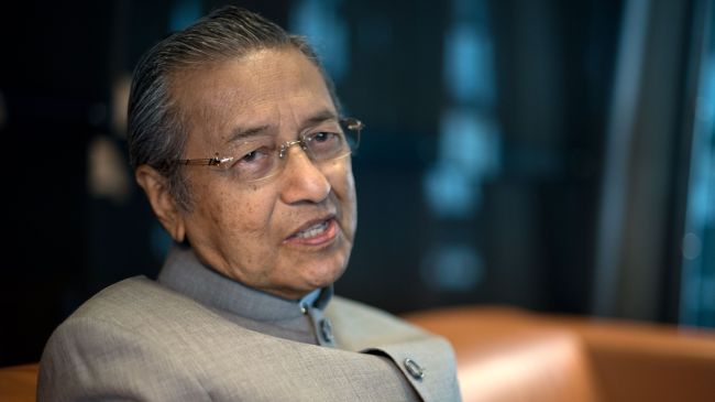 Ex-Malaysia premier blames CIA over MH370 