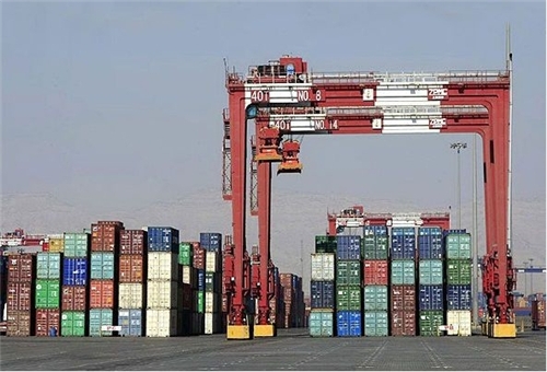 Iran exports near 400,000 tons of non-oil goods to 7 neighboring states in 1 month