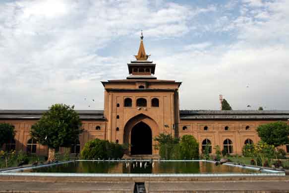 Iranian delegation visits Srinagars historic Jamia Masjid