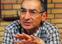 Iran professor says sentenced over nuclear dispute
