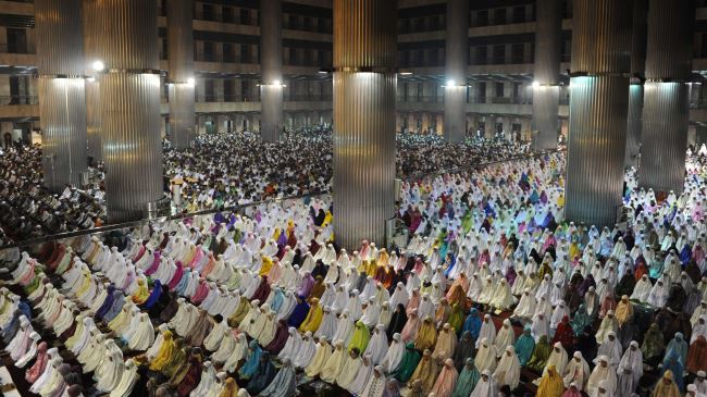 Muslims begin observing fasting month of Ramadan