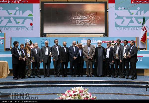 President Rouhani honors top elites of industry, mines sector