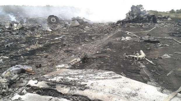 Malaysia Airlines flight MH17 shot down over Ukraine, 298 dead