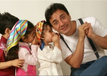 Iranian showman launches "child for child" Gaza campaign 