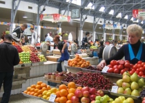 Russia bans Ukrainian food over health risk