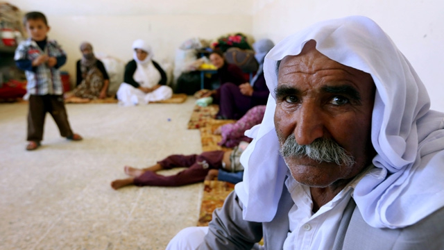 40,000 Iraqis stranded on mountain as Isis jihadists threaten death