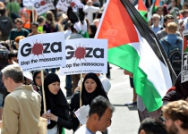 Gaza protests: tens of thousands gather in London to call for end to conflict