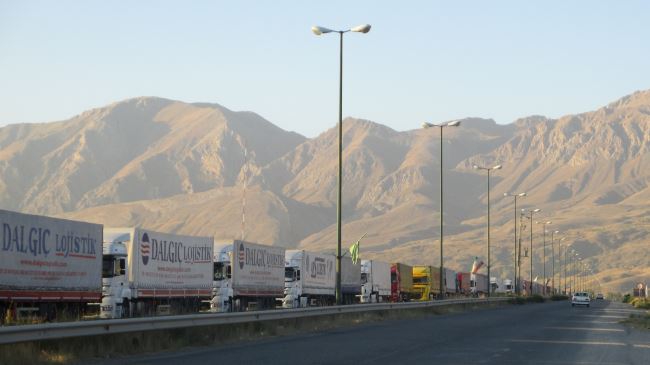 Turkish trucks going to Iraq can pass through Iran: Iranian minister