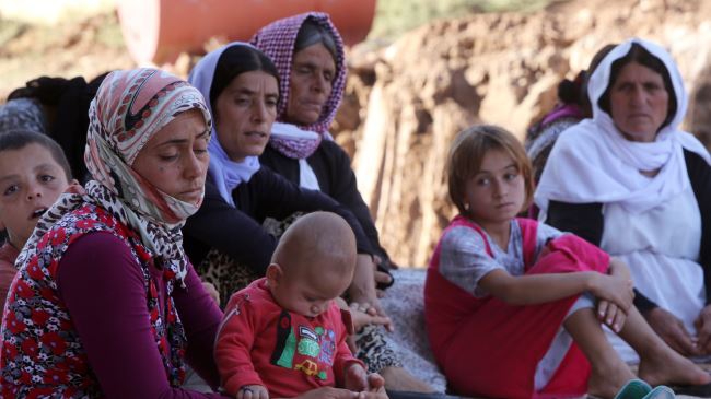 1000s of Iraqi refugees cross into Syria to flee ISIL violence