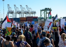 Israeli ship remains at sea as thousands of protesters gather in Oakland