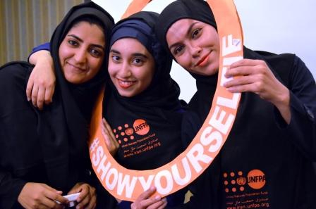 32 Iranian youth volunteer women show their selfies