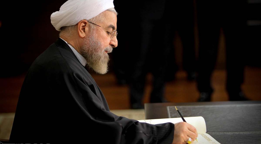 President Rouhani: World focusing on Iranian economy